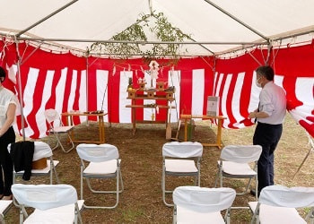 茨城県ひたちなか市ウチダデンキの新店舗の地鎮祭の様子です