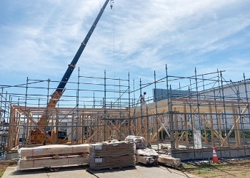 茨城県ひたちなか市ウチダデンキの新店舗の工事中の写真。形が少しわかってきました